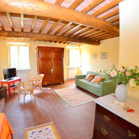 Bright Holiday In Pescaglia With Gazebo Nyaraló