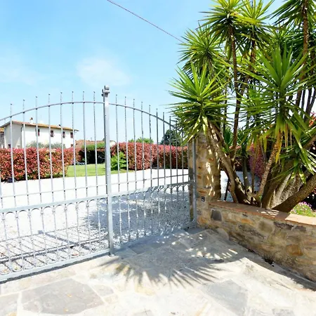 Bright Holiday In Pescaglia With Gazebo Nyaraló