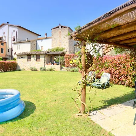 Nyaraló Bright Holiday In Pescaglia With Gazebo